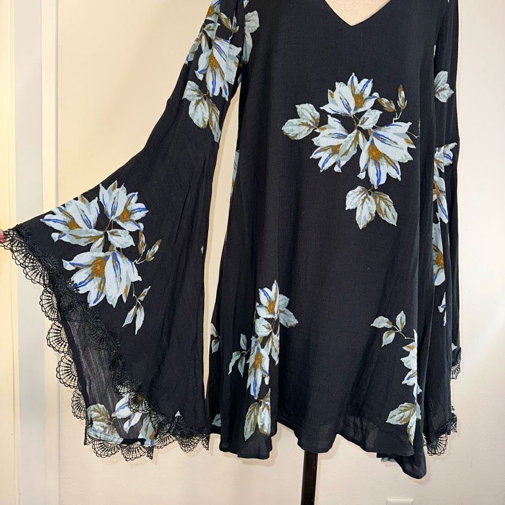 Free People Wanderer Bell Sleeve Mini Dress Boho Floral Medium Charcoal - Picture 4 of 11